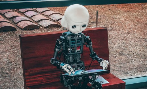 AI_literacy_andrea-de-santis_unsplash