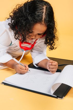 EY child writing