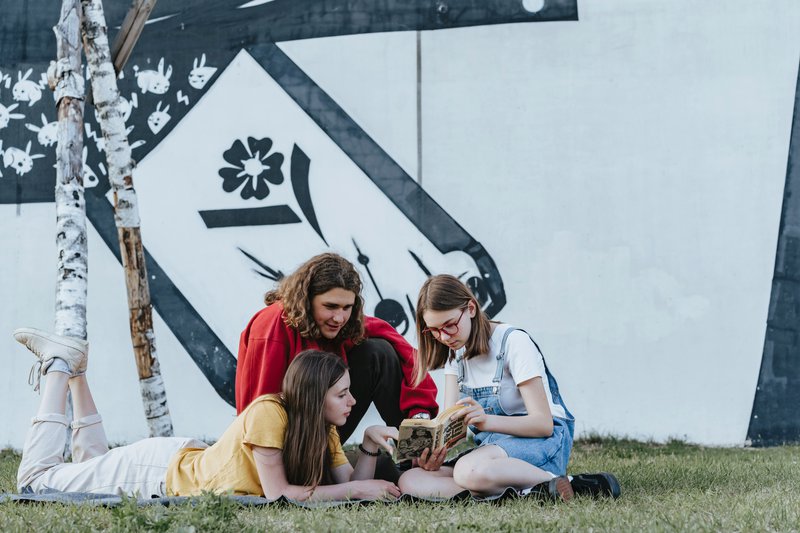 group reading